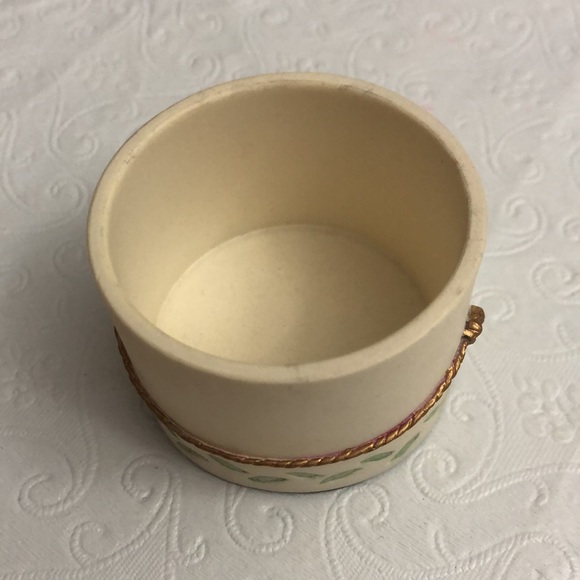 Mini ladies willow hall decorative box - Picture 3 of 8